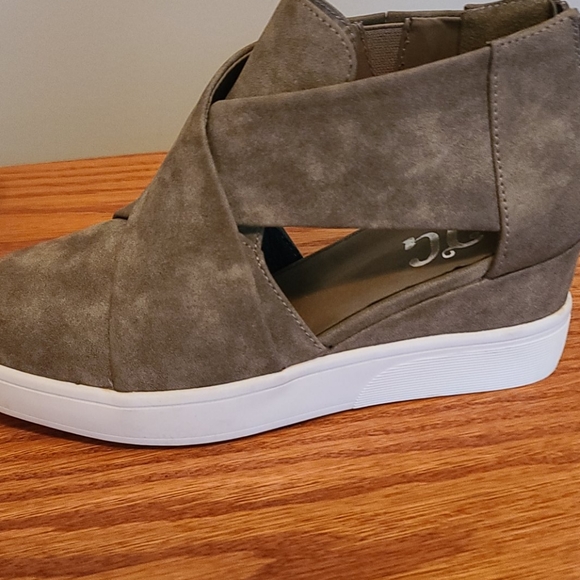 Cute dark tan sandals - Picture 6 of 6